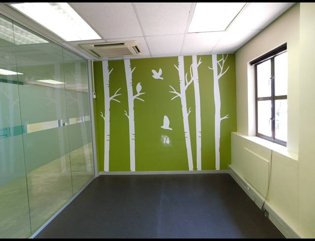 1,083M² OFFICE TO LET IN HYDE PARK